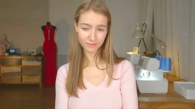 Snapshot of solar_bella chatting on January 2025 04:31:02 PM solar bella online show from January 2025 04:31:02 PM