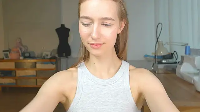 Snapshot of solar_bella chatting on January 2025 01:44:02 PM solar bella online show from January 2025 01:44:02 PM