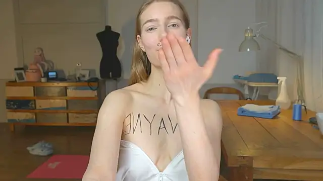 Snapshot of solar_bella chatting on January 2025 12:16:01 PM solar bella online show from January 2025 12:16:01 PM