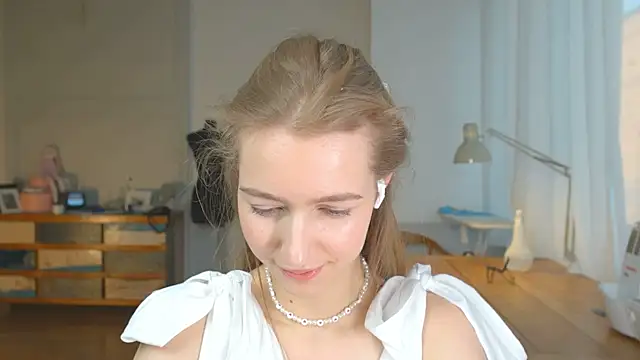 Snapshot of solar_bella chatting on January 2025 03:20:01 PM solar bella online show from January 2025 03:20:01 PM