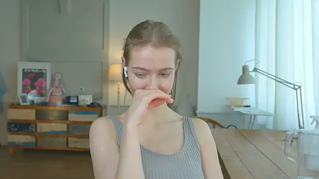 Snapshot of solar_bella chatting on January 2025 12:56:01 PM solar bella online show from January 2025 12:56:01 PM