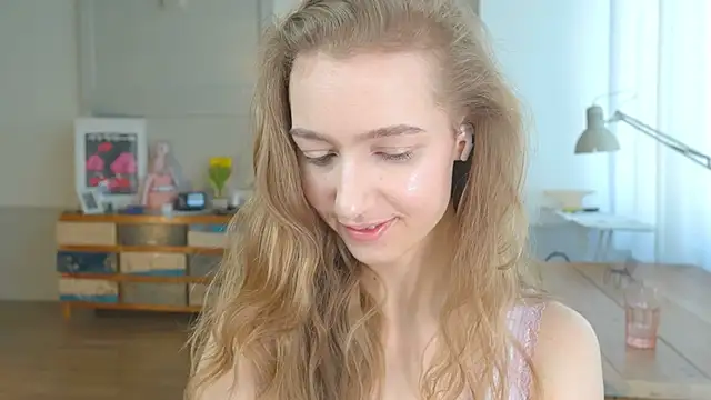 Snapshot of solar_bella chatting on February 2025 11:10:01 AM solar bella online show from February 2025 11:10:01 AM