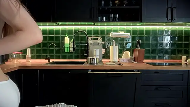 Snapshot of solar_bella chatting on February 2026 04:35:01 AM solar bella online show from February 2026 04:35:01 AM