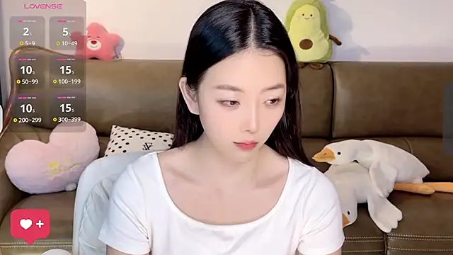 Yilin1999 online show from March 2025 01:46:01 PM