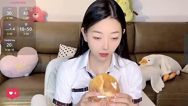 Yilin1999 online show from March 2025 01:03:01 PM