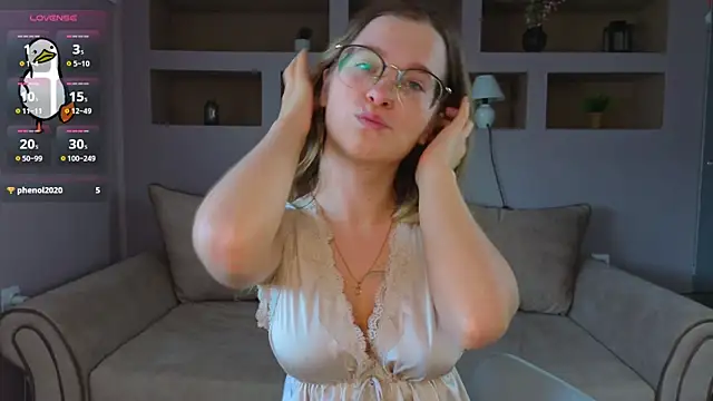 LinaCristonsen online show from October 2025 01:35:02 PM