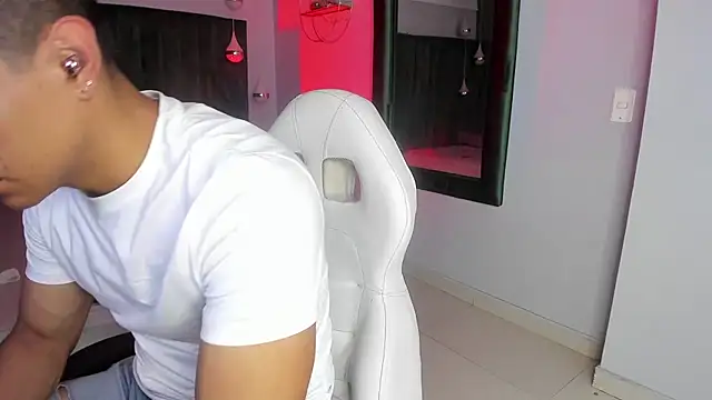 Lucii fer  online show from November 2025 11:52:02 AM