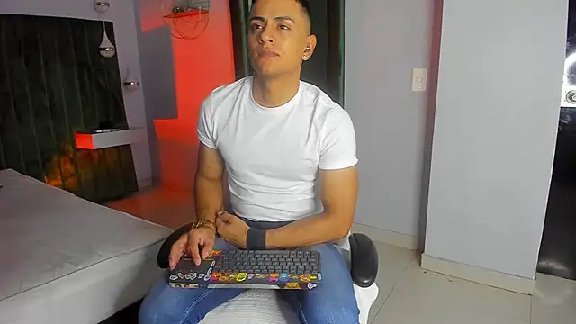 Lucii fer  online show from November 2025 11:43:01 AM