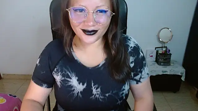 Snapshot of miss_evoleth2 chatting on June 2026 05:00:01 AM miss evoleth2 online show from June 2026 05:00:01 AM