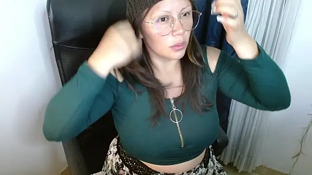 Snapshot of miss_evoleth2 chatting on June 2026 12:57:01 AM miss evoleth2 online show from June 2026 12:57:01 AM