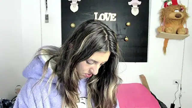 queen-natty online show from December 2024 06:01:02 AM