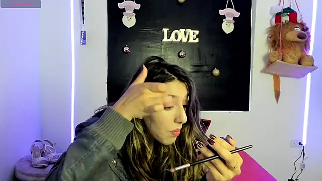 queen-natty online show from December 2024 09:31:02 PM