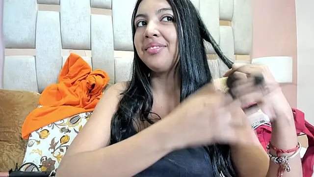 nicole fisherr online show from October 2025 04:00:02 AM