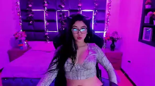 Snapshot of Lucy_Anall_ chatting on December 2024 11:03:01 PM Lucy Anall online show from December 2024 11:03:01 PM