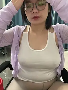 Snapshot of Bella0815 chatting on March 2025 06:17:02 AM Bella0815 online show from March 2025 06:17:02 AM