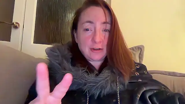 Snapshot of LouiseTswing chatting on December 2024 10:36:01 PM LouiseTswing online show from December 2024 10:36:01 PM