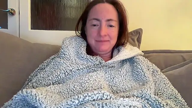 Snapshot of LouiseTswing chatting on December 2024 11:03:01 PM LouiseTswing online show from December 2024 11:03:01 PM