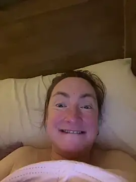 Snapshot of LouiseTswing chatting on December 2024 11:28:01 PM LouiseTswing online show from December 2024 11:28:01 PM