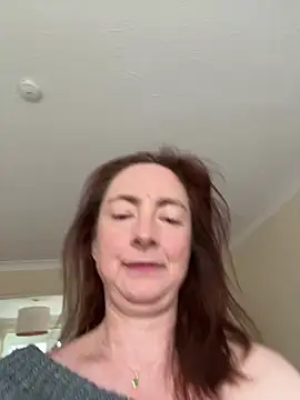 Snapshot of LouiseTswing chatting on January 2025 12:47:02 PM LouiseTswing online show from January 2025 12:47:02 PM