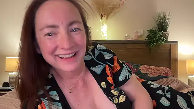 Snapshot of LouiseTswing chatting on February 2025 08:13:01 PM LouiseTswing online show from February 2025 08:13:01 PM