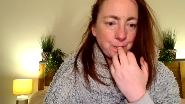 Snapshot of LouiseTswing chatting on March 2025 07:43:02 PM LouiseTswing online show from March 2025 07:43:02 PM