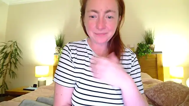 Snapshot of LouiseTswing chatting on March 2025 08:11:01 PM LouiseTswing online show from March 2025 08:11:01 PM