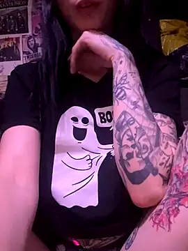 Snapshot of MissMidnightUK chatting on October 2025 10:39:02 PM MissMidnightUK online show from October 2025 10:39:02 PM