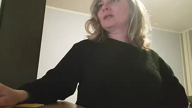 Snapshot of EdithManning chatting on April 2026 06:38:01 PM EdithManning online show from April 2026 06:38:01 PM