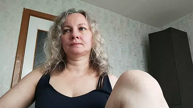 Snapshot of EdithManning chatting on June 2026 06:58:01 AM EdithManning online show from June 2026 06:58:01 AM