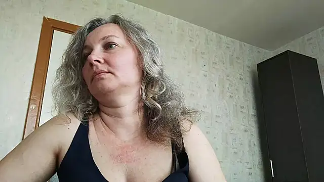 Snapshot of EdithManning chatting on June 2026 07:40:02 AM EdithManning online show from June 2026 07:40:02 AM