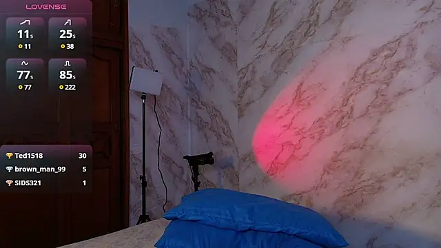 Snapshot of lucia_brown chatting on February 2025 09:06:02 PM lucia brown online show from February 2025 09:06:02 PM