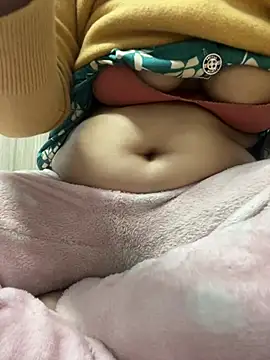 Snapshot of Hot-Anuska chatting on December 2024 06:35:02 AM Hot-Anuska online show from December 2024 06:35:02 AM