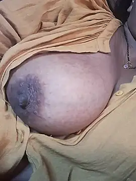 Snapshot of Hot-Anuska chatting on March 2025 10:20:02 AM Hot-Anuska online show from March 2025 10:20:02 AM