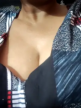 Snapshot of Hot-Anuska chatting on October 2025 02:47:02 AM Hot-Anuska online show from October 2025 02:47:02 AM