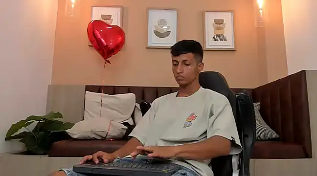 wolf james123 online show from February 2025 07:27:01 PM