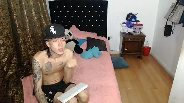 Snapshot of Kitty_and_jake chatting on March 2025 03:42:01 AM Kitty and jake online show from March 2025 03:42:01 AM