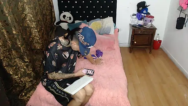 Snapshot of Kitty_and_jake chatting on March 2025 02:37:02 AM Kitty and jake online show from March 2025 02:37:02 AM