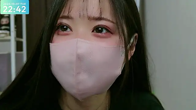 Snapshot of -SHIZUKU- chatting on October 2025 01:41:02 PM -SHIZUKU- online show from October 2025 01:41:02 PM