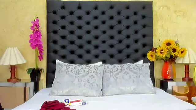 Snapshot of NahomiWhitel chatting on October 2025 02:50:02 PM NahomiWhitel online show from October 2025 02:50:02 PM