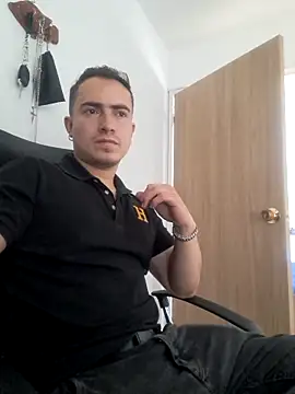 Snapshot of dragon1006 chatting on March 2025 09:05:02 PM dragon1006 online show from March 2025 09:05:02 PM