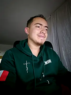 Snapshot of dragon1006 chatting on October 2025 02:00:01 AM dragon1006 online show from October 2025 02:00:01 AM