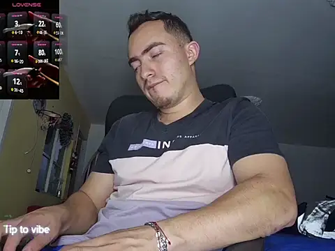 Snapshot of dragon1006 chatting on November 2025 02:33:02 AM dragon1006 online show from November 2025 02:33:02 AM