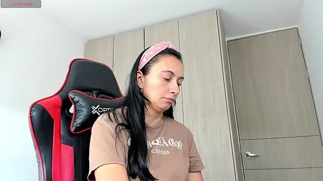 gracekelly12 online show from November 2025 01:00:02 PM