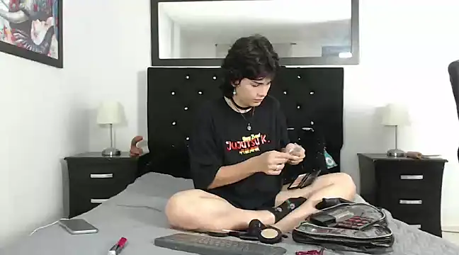 Snapshot of Caitlynwheler chatting on December 2024 02:43:02 AM Caitlynwheler online show from December 2024 02:43:02 AM