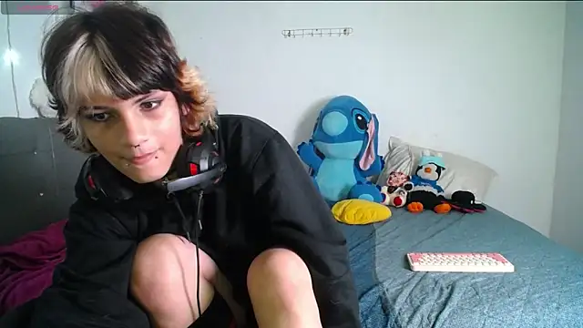 Snapshot of Caitlynwheler chatting on March 2025 11:54:02 PM Caitlynwheler online show from March 2025 11:54:02 PM