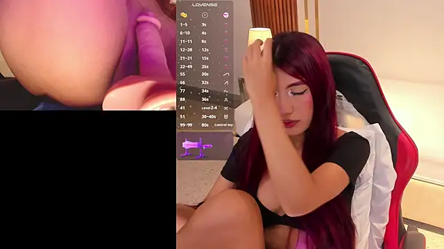 MiaVoss online show from November 2025 10:00:02 PM