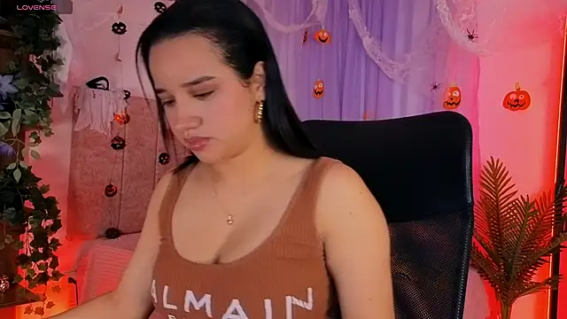 Snapshot of emilyrouxe chatting on October 2025 04:09:02 PM emilyrouxe online show from October 2025 04:09:02 PM