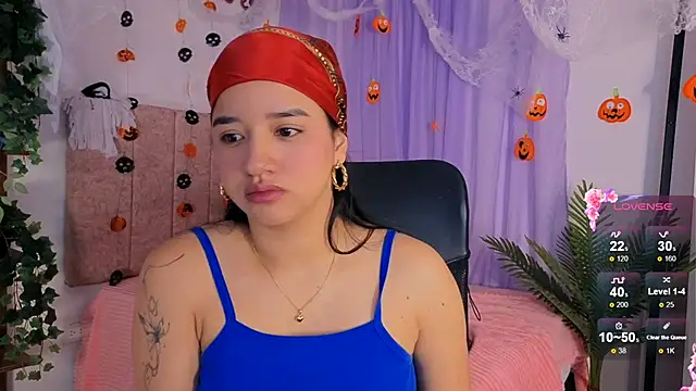 Snapshot of emilyrouxe chatting on October 2025 02:30:01 PM emilyrouxe online show from October 2025 02:30:01 PM