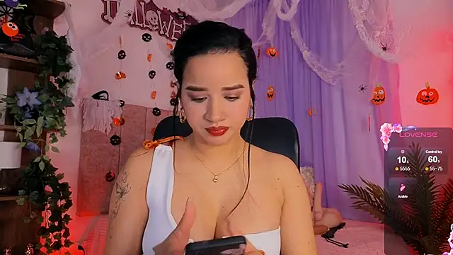 Snapshot of emilyrouxe chatting on October 2025 03:02:01 PM emilyrouxe online show from October 2025 03:02:01 PM