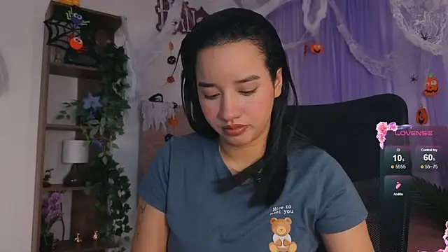 Snapshot of emilyrouxe chatting on November 2025 05:26:02 PM emilyrouxe online show from November 2025 05:26:02 PM